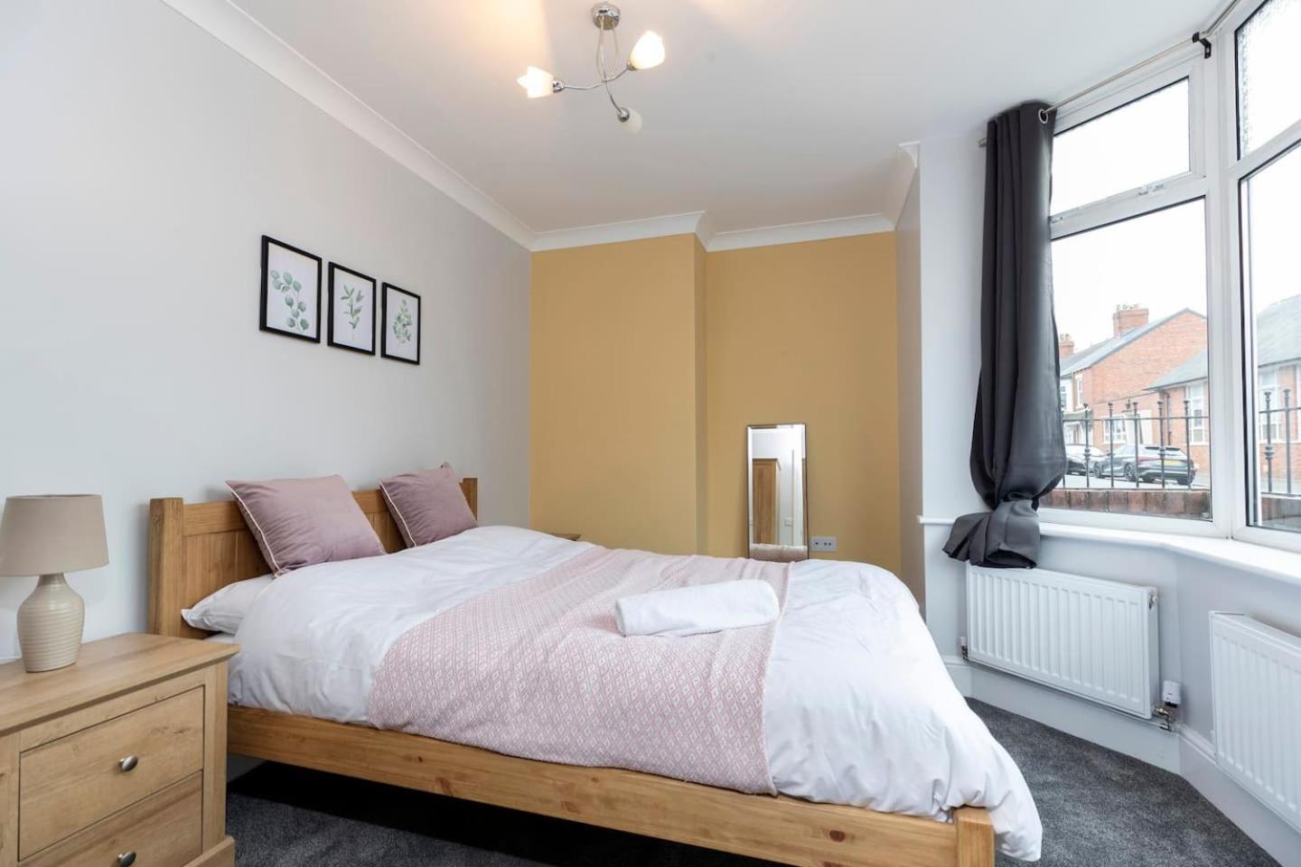 Modern 2 Bedroom Perfect For Family Friends And Workers South Shields Eksteriør billede